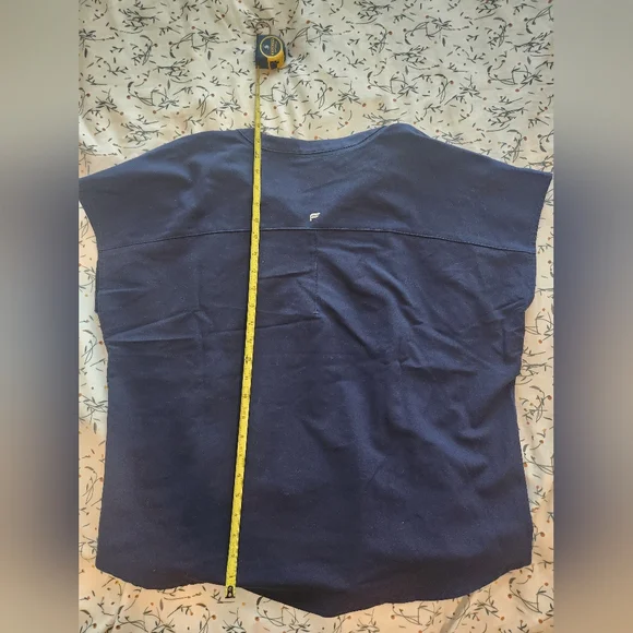 Fabletics Women's Evolve 3 Pocket Navy Scrub Top Size Large - Picture 2 of 5